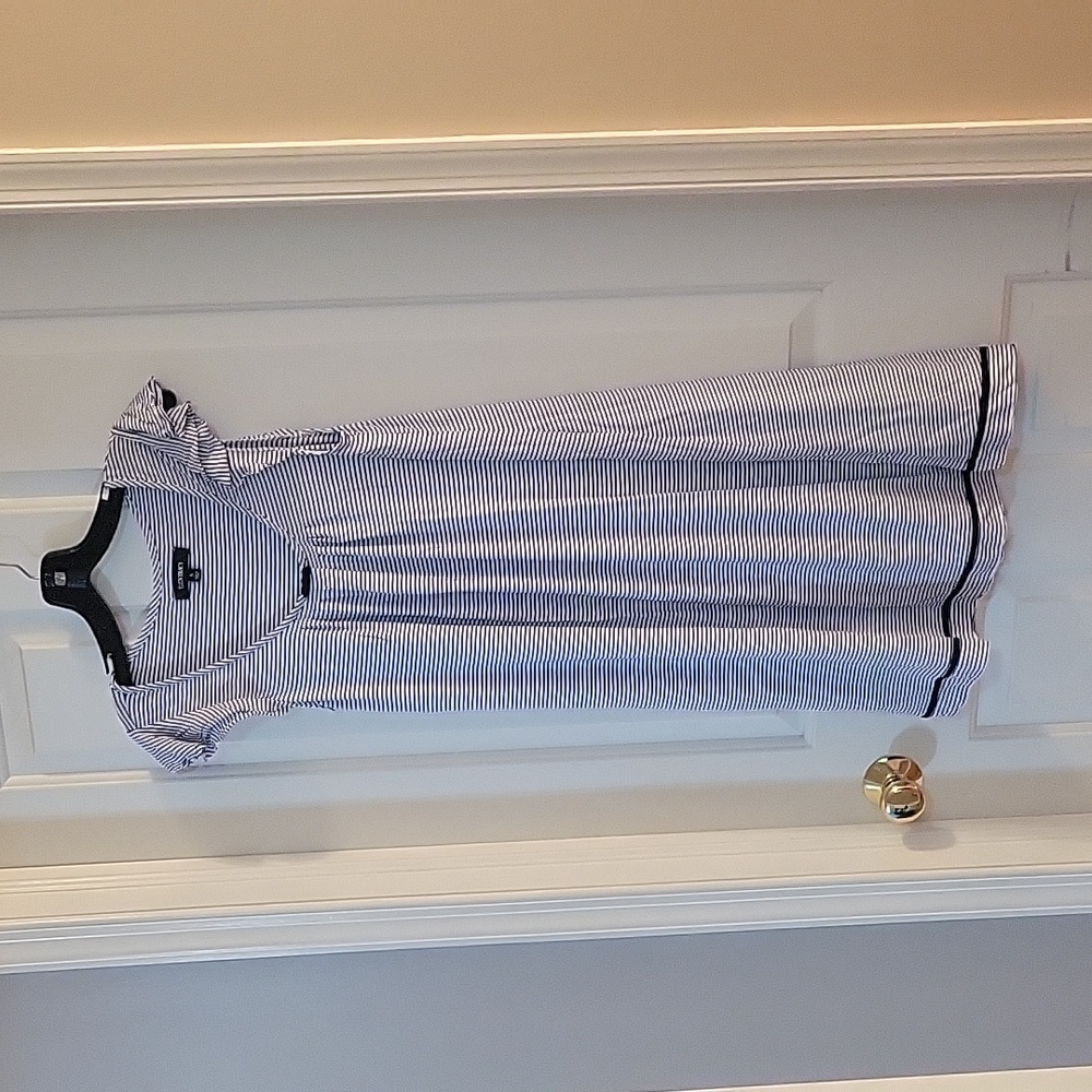 Ellen Tracy navy and white stripe sleep shirt small